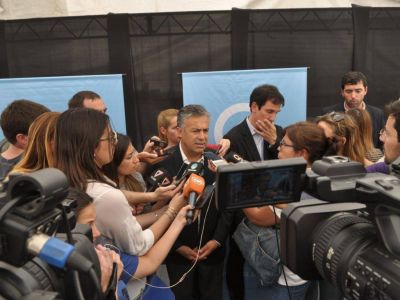 Cornejo analiza adelantar la negociaci�n paritaria a diciembre