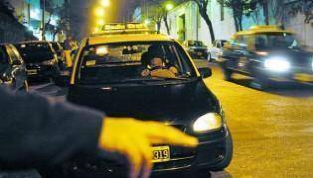 Una buena para Uber y mala para la gente: aumentan los taxis