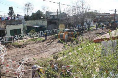 Lomas: conectan a m�s vecinos de la zona Este a la red de cloacas