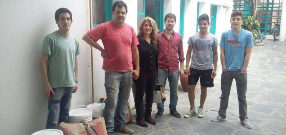 Lord�n entreg� materiales al CEUS