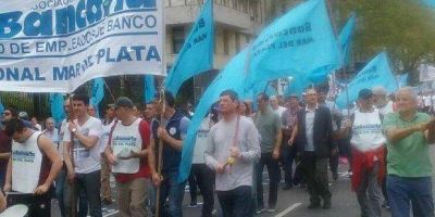 Bancarios comienzan plan de lucha