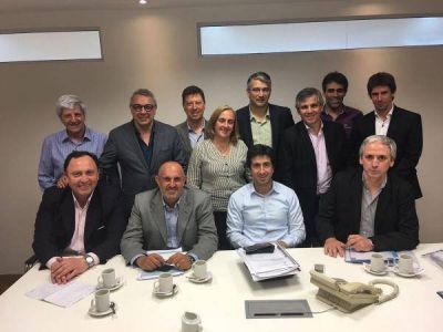 Intendentes massistas se vieron las caras con Ritondo y Cenz�n