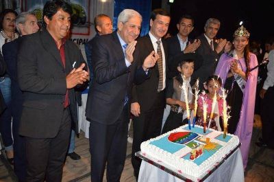 Nueva Francia festej� su 126 Aniversario con la inauguraci�n de 14 viviendas sociales y de obras