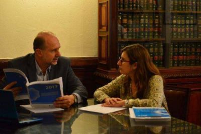 Perotti expres� su preocupaci�n por la ca�da en las partidas para ciencia