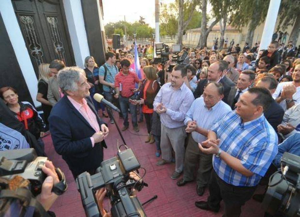 Inauguraron �Coraz�n Victoria�, la primera escuela generativa de la provincia