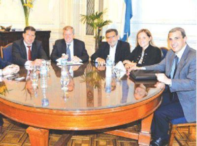 Monz� volvi� a escuchar reclamo por actualizaci�n de los fondos