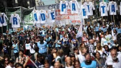 Alto acatamiento al paro de docentes y estatales por la reapertura de paritarias