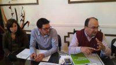 El municipio firm� tres convenios en la ciudad de La Plata