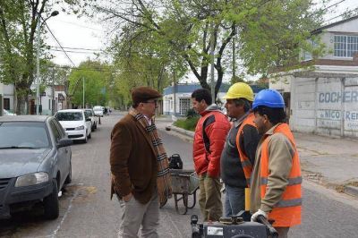 Trabajos de bacheo en la planta urbana