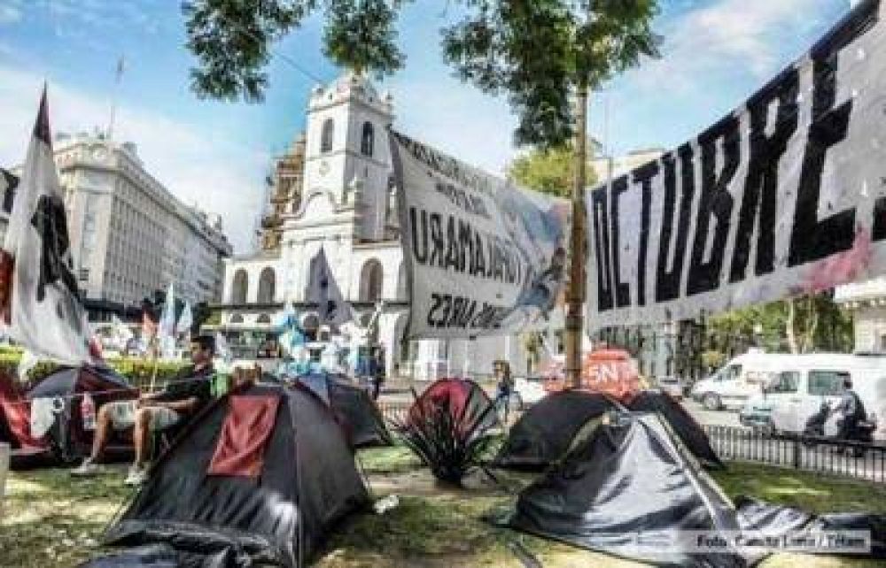 Los Movimientos sociales levantan campamento de protesta en Plaza de Mayo