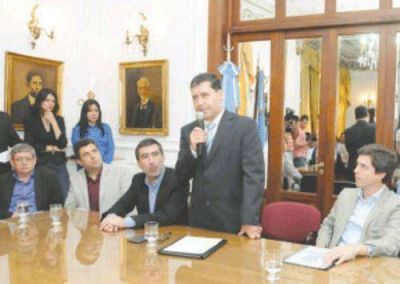 Casas advirti� que no habr� viviendas para usurpadores