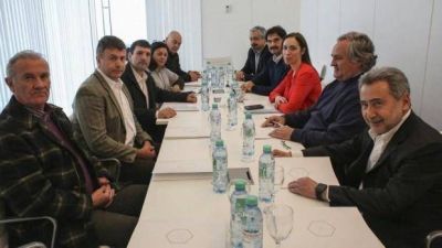 Vidal se reuni� con gremios y empresarios del Puerto