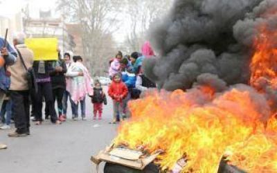 Vecinos del barrio Las Mar�as volvieron a manifestarse en Jun�n