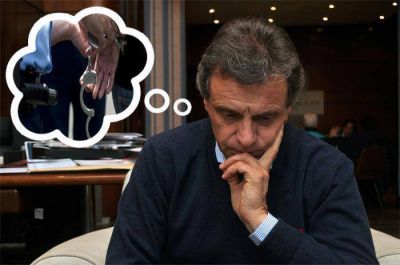 �Deber�an restringir la salida del pa�s a Pulti para evitar su fuga y pedir embargo inmediato de sus bienes�