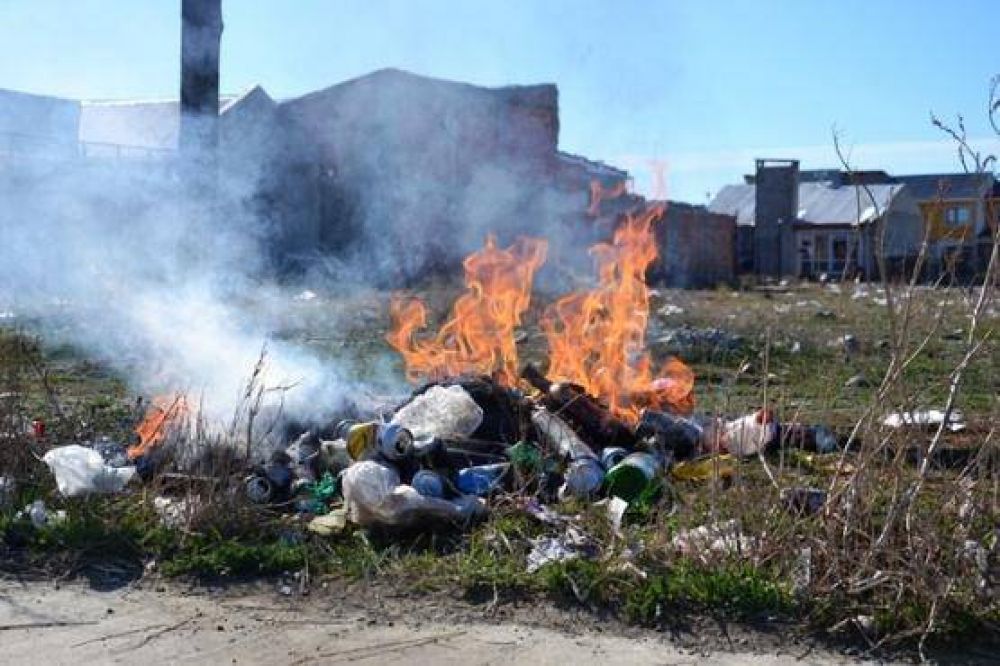 Decidieron quemar la basura por presencia de roedores