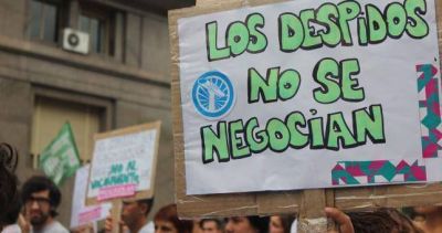 Cruje el mercado laboral: se derrumban el empleo y los salarios