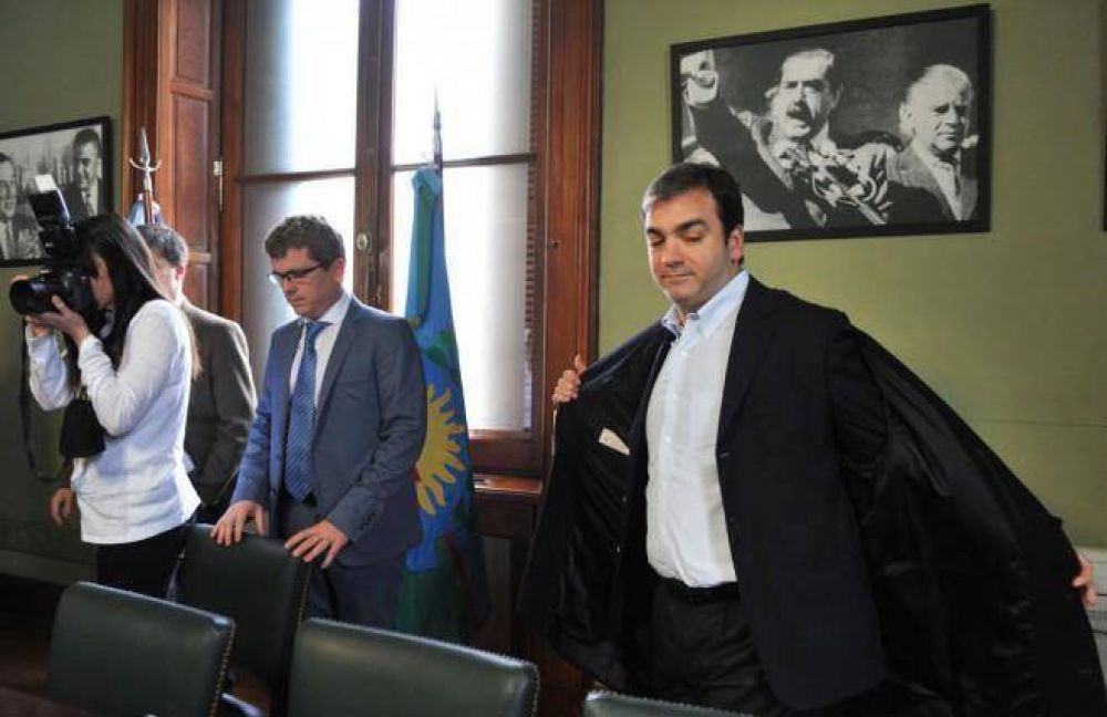 Cenzn renuncia y Vidal analiza partir el ministerio de Infraestructura