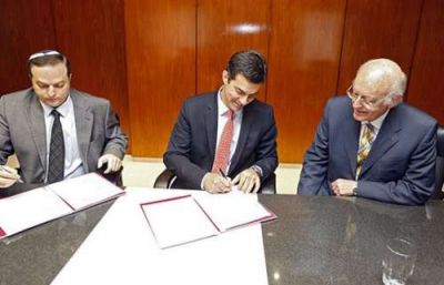 Urtubey firm� un convenio con la Delegaci�n de Asociaciones Israelitas Argentinas
