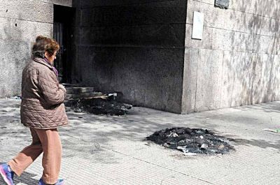 Arroyo no viaj� a un encuentro de intendentes y denunci� el acampe