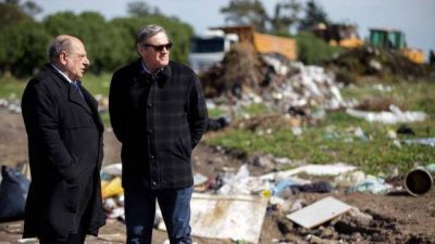 Ahora Arroyo asegur� que habr� autos no identificados para sancionar a quienes tiren basura