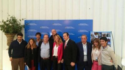 Finalmente se firm� el esperado convenio millonario para la urbanizaci�n de La Movediza