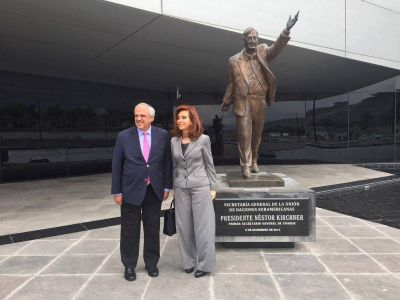 CFK visit� la Unasur y la biblioteca Gabriel Garc�a Marquez