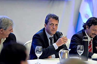 Massa: �Nos tiene que doler que uno de cada dos chicos sea pobre�