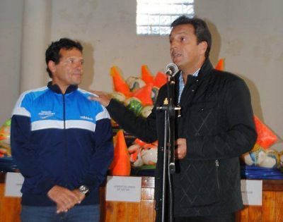 Scioli cada d�a m�s solo� Juan Curuchet se incorpor� a las filas de Sergio Massa