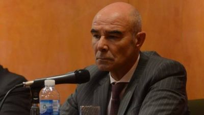 Macri quiere que vuelva G�mez Centuri�n a la Aduana pero espera una se�al de la Justicia