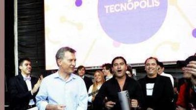 Macri apareci� sorpresivamente en el festival de cumbia