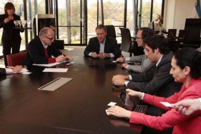 Schiaretti recibi� a representantes del FMI