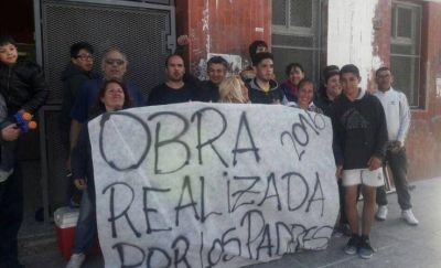 Ni la Provincia, ni el municipio: a la T�cnica N�1 la arreglaron los padres