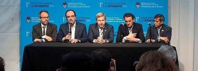 Tecn�polis: Ante los intendentes, el Gobierno se comprometi� a enviarles m�s recursos
