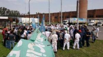La tregua en la planta de Bimbo pende de un hilo