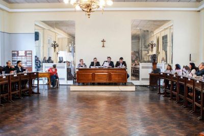 La oposici�n le otorgar�a s�per poderes econ�micos a Luciani