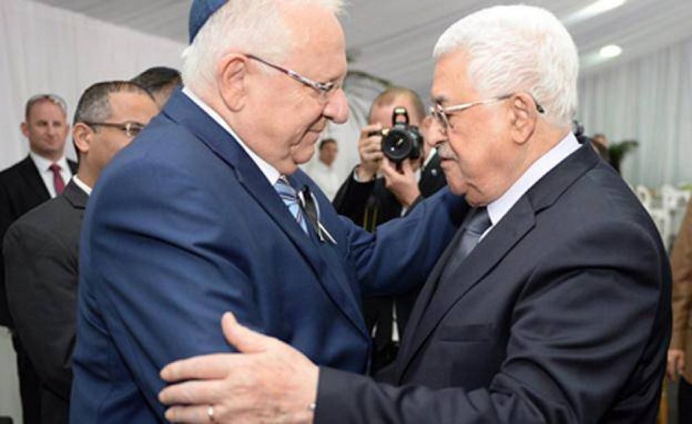 Fuentes palestinas: A pesar de las crticas, Abbas no se arrepiente de su participacin en el funeral de Peres
