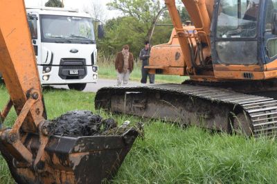 Trabajos de limpieza en el canal prolongaci�n Moreno