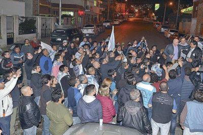 �vila felicit� a Llugdar y destac� el respeto entre gremios hermanos