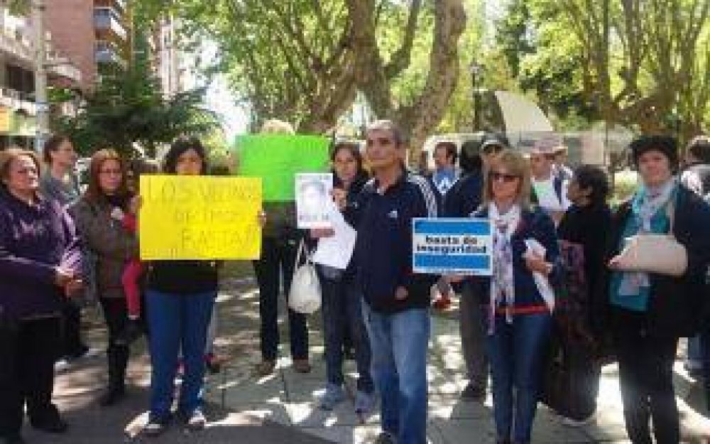 Quilmes: Vecinos reclamaron mayor seguridad en Plaza San Mart�n