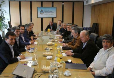 Fricciones entre industriales y sindicalistas por el bono