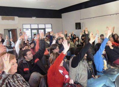 Docentes universitarios ratifican el paro del martes