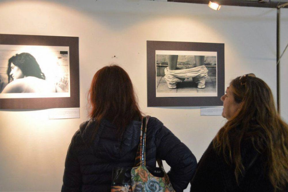 Se inaugura la exposici�n fotogr�fica �Decires detr�s del muro�
