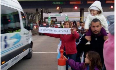 Peaje Larena: Tras el anuncio de colectoras, vecinos insisten en obtener pases libres