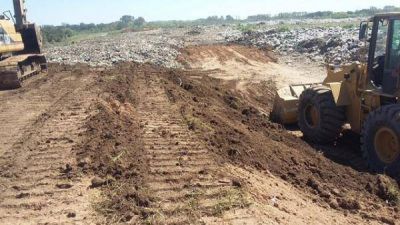 Trabajos de relleno en el Basural Municipal