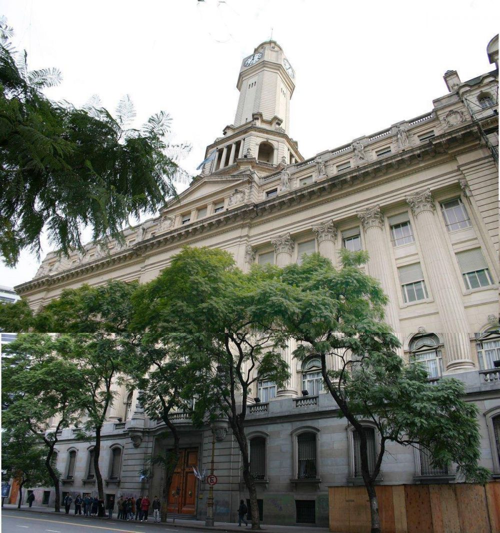 El palacio de la Legislatura portea cumple 85 aos