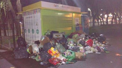 Problemas en los Puntos Verdes de la Ciudad: hay basura acumulada en las plazas y denuncian despidos