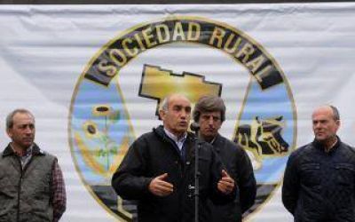 Daniel Salvador visit� la 30� Exposici�n Rural de Laprida