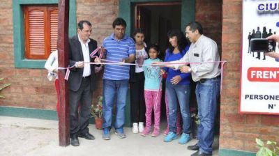 Entregaron m�s viviendas sociales en La Banda