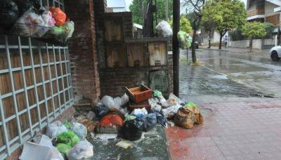 En numerosos sectores de zona sur, llovi� sobre la basura de 4 d�as
