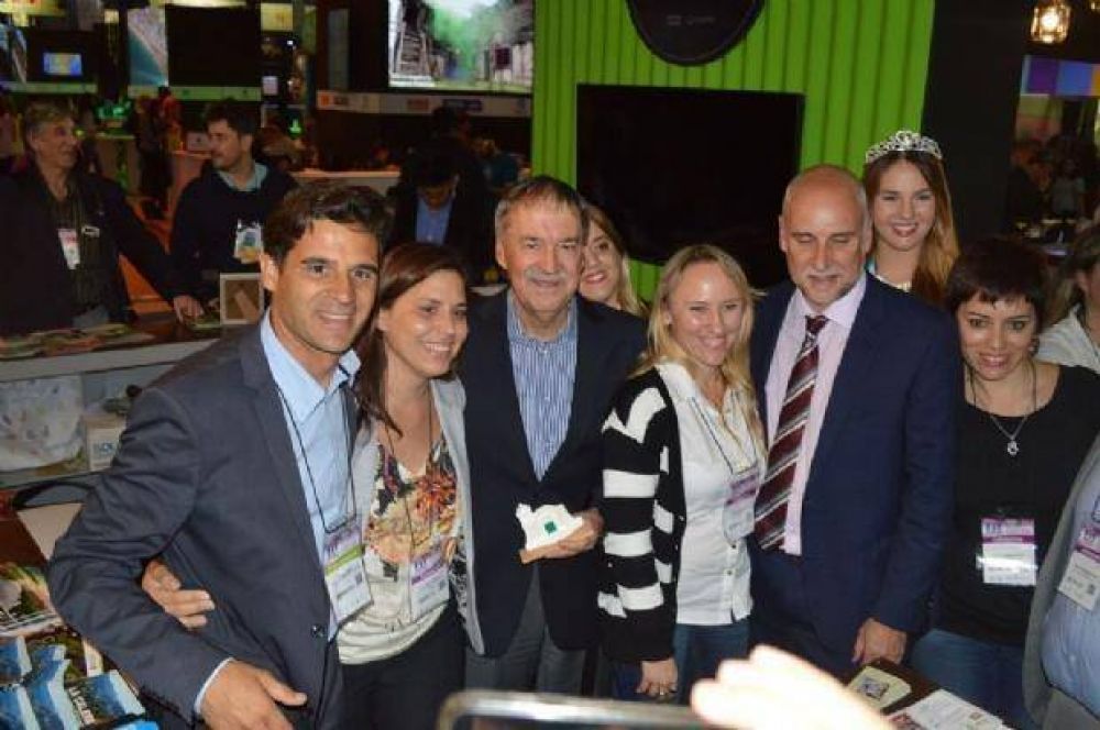 El gobernador Schiaretti visit� el stand de Villa Carlos Paz en el �ltimo d�a de la FIT